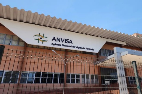 Anvisa proíbe comercialização de medicamentos e complemento alimentar