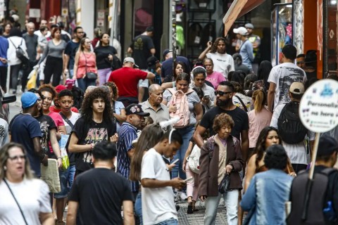 Salários diminuem pobreza em 22 regiões metropolitanas