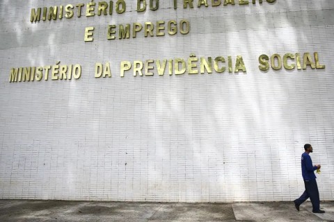 Brasil cria 85,8 mil vagas de trabalho em novembro