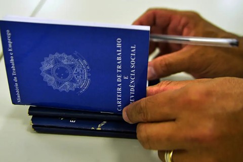 Governo confirma salário mínimo de R$ 1.621 em 2026