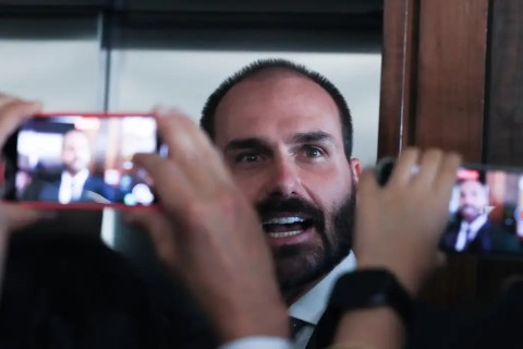 PF determina retorno imediato de Eduardo Bolsonaro a cargo de escrivão