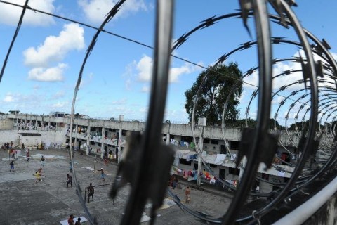 Presídios combatem entrada de itens proibidos para facções criminosas