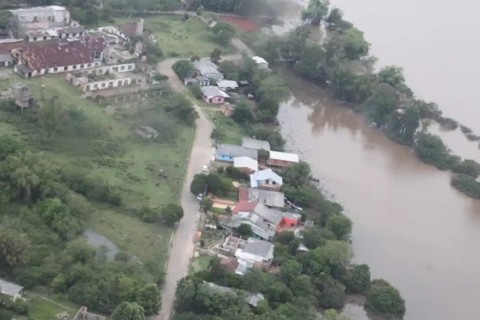 Quatro regiões do país têm alerta de chuvas intensas até sábado (7)