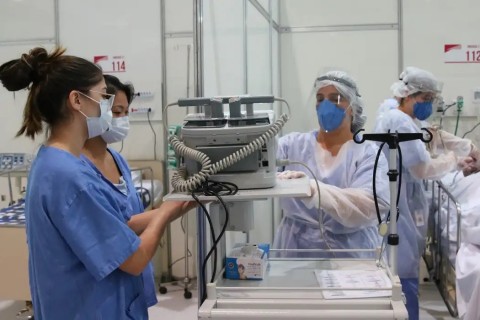 Estudo aponta esgotamento emocional e burnout de médicos de UTI