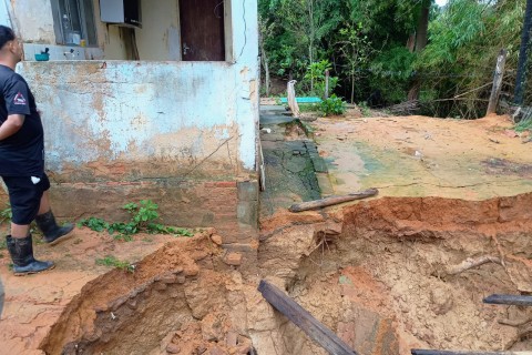 Ubá registra um  total de 7 pessoas desabrigadas em decorrência do desmoronamento de um talude de margem de curso d'água que afetou a fundação de um imóvel.