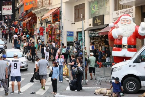 Taxa de desemprego chega a 5,2%, a menor desde 2012