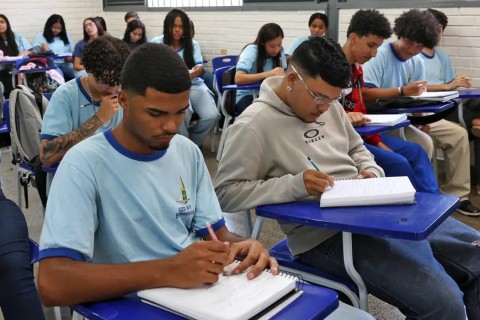 Pé-de-Meia: nascidos em setembro e outubro recebem parcela de R$ 200