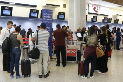 Setor de serviços cai 0,4% em maio por recuo na área de transportes