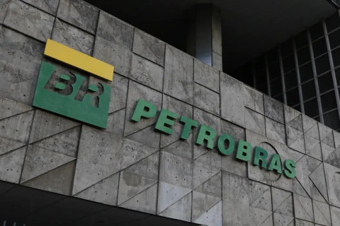 Petrobras anuncia novos poços e retomada de fábricas de fertilizantes