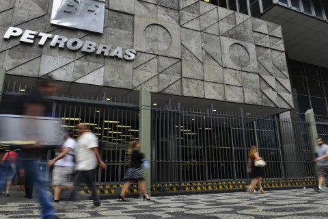 Petrobras anuncia alta de R$ 0,04 na gasolina vendida a distribuidoras