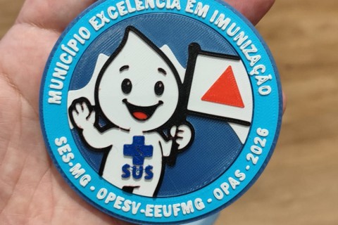 Município recebe medalha e troféu em reconhecimento às boas práticas de vacinação desenvolvidas pela Secretaria Municipal de Saúde