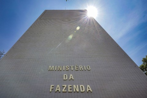 Defesa e Cidades lideram bloqueios no Orçamento de 2026