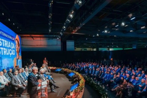 Lula diz que ouvirá demandas de empresários sobre fim da escala 6x1