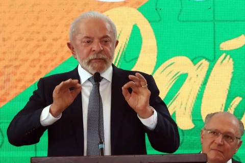 Lula envia na quarta ao Congresso projeto que regula redes sociais