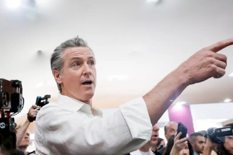 Governador democrata da Califórnia critica ausência dos EUA na COP30