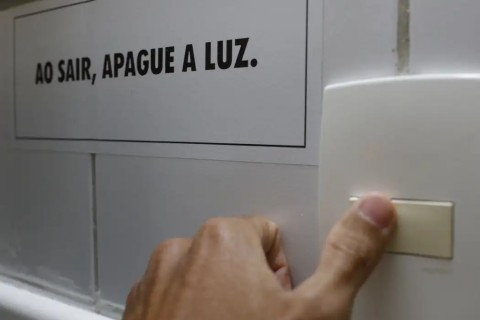 Conta de luz terá bandeira tarifária vermelha patamar 2 em agosto